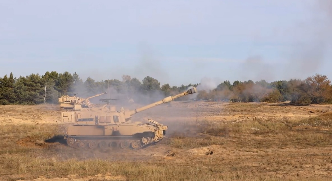 Xem xe tăng NATO khai hỏa trong cuộc diễn tập bắn đạn thật